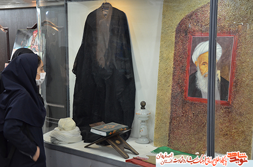 بازدید دانش آموزان دبیرستان جناب از موزه شهدای اصفهان