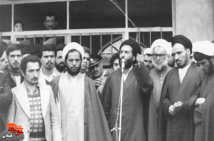 زمستان ۱۳۵۷ رشت، تازه‌آباد؛ سخنرانی حجت‌الاسلام سیداصغر ناظم‌زاده قمی در حاشیه یکی از راهپیمایی‌ها
