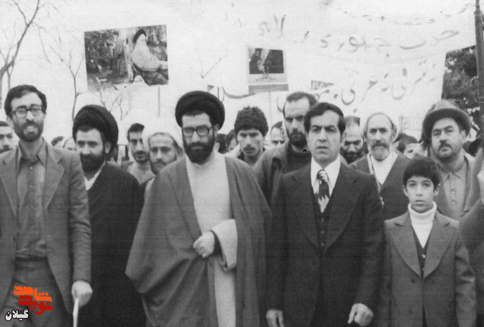 راهپیمایی مردم در حمایت از جمهوری اسلامی پیش از برگزاری رفراندم ۱۲ فروردین - بندر انزلی ۱۳۵۸ 