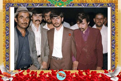 ردیف جلو نفر دوم از راست شهید احمد صالحی‌نژاد