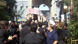 گزارش تصویری/پیکر مطهر شهید «مالامیری» نخستین روحانی شهید مدافع حرم در قم آرام گرفت
