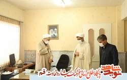 مدیرکل بنیاد قم در روز کارمند از خادمان شهدا تقدیر کرد