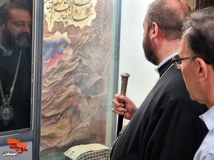 اسقف اعظم ارامنه اصفهان از موزه شهدا بازدید کرد