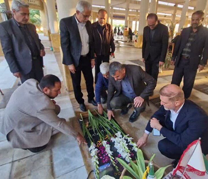 مزار شهید غریب اسارت «محمد مسیح گل» در برازجان گلباران شد