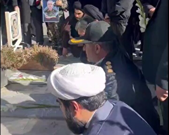 گلستان شهدای اصفهان همزمان با آغاز ایام‌الله دهه فجر گلباران شد