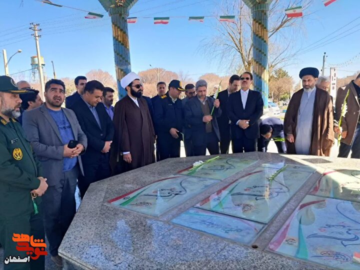 ادای احترام رئیس سازمان بازرسی کل کشور به شهدای گمنام تیران