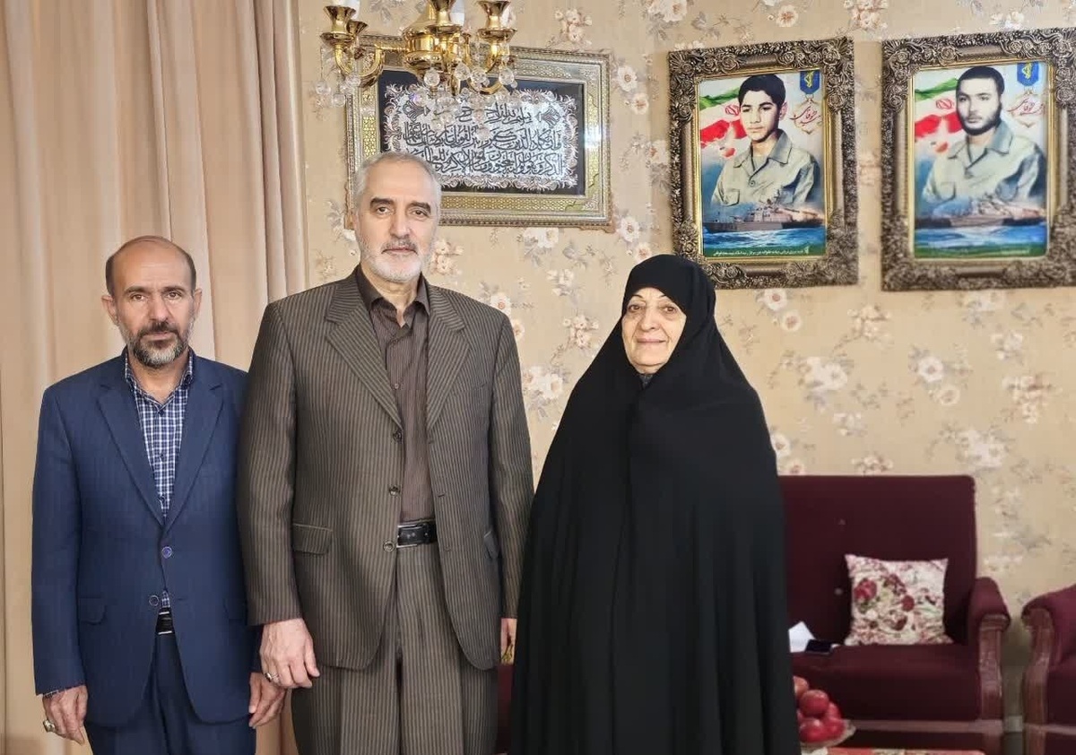 دیدار معاون هماهنگ کننده سپاه با مادر شهیدان طوقانی