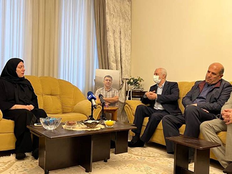 دیدار رئیس بنیاد شهید و امور ایثارگران با خانواده شهیدان «فرهاد فلاحی» و «ابولحسن شریفی»/ تصاویر