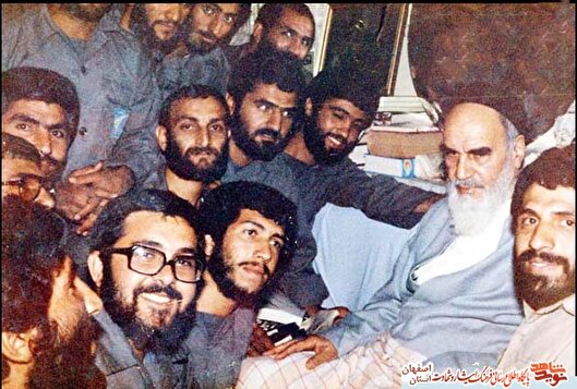 ارادت شهدا به امام خمینی(ره) در وصیت‌نامه‌هایشان