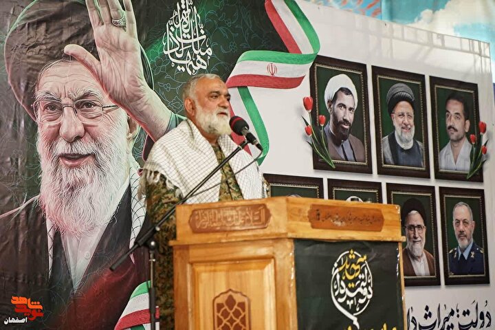گرامیداشت شهدای هفتم شهریور و یک‌هزار شهید کارمند اصفهان در گلستان شهدا