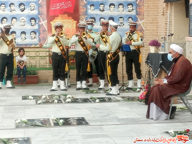 مراسم میهمانی لاله‌ها به مناسبت هفته دفاع مقدس - یکم مهرماه ۱۴۰۰ گلزار شهدای امامزاده اشرف سمنان